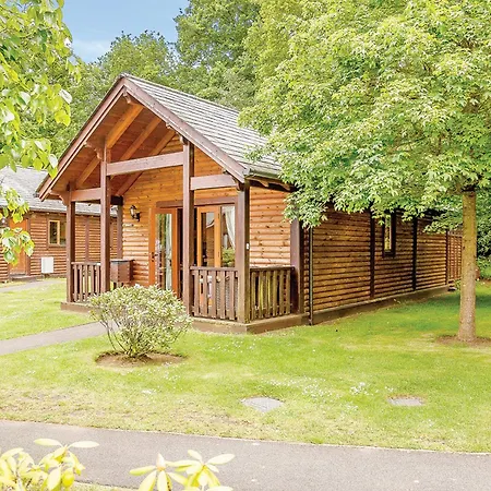 Tilford Woods Lodge Retreat Farnham  Exterior photo