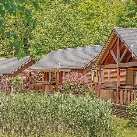 Tilford Woods Lodge Retreat Farnham  Exterior photo